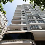 Apartamento Em Copacabana Com Varanda 2 Quartos Pertinho Da Praia