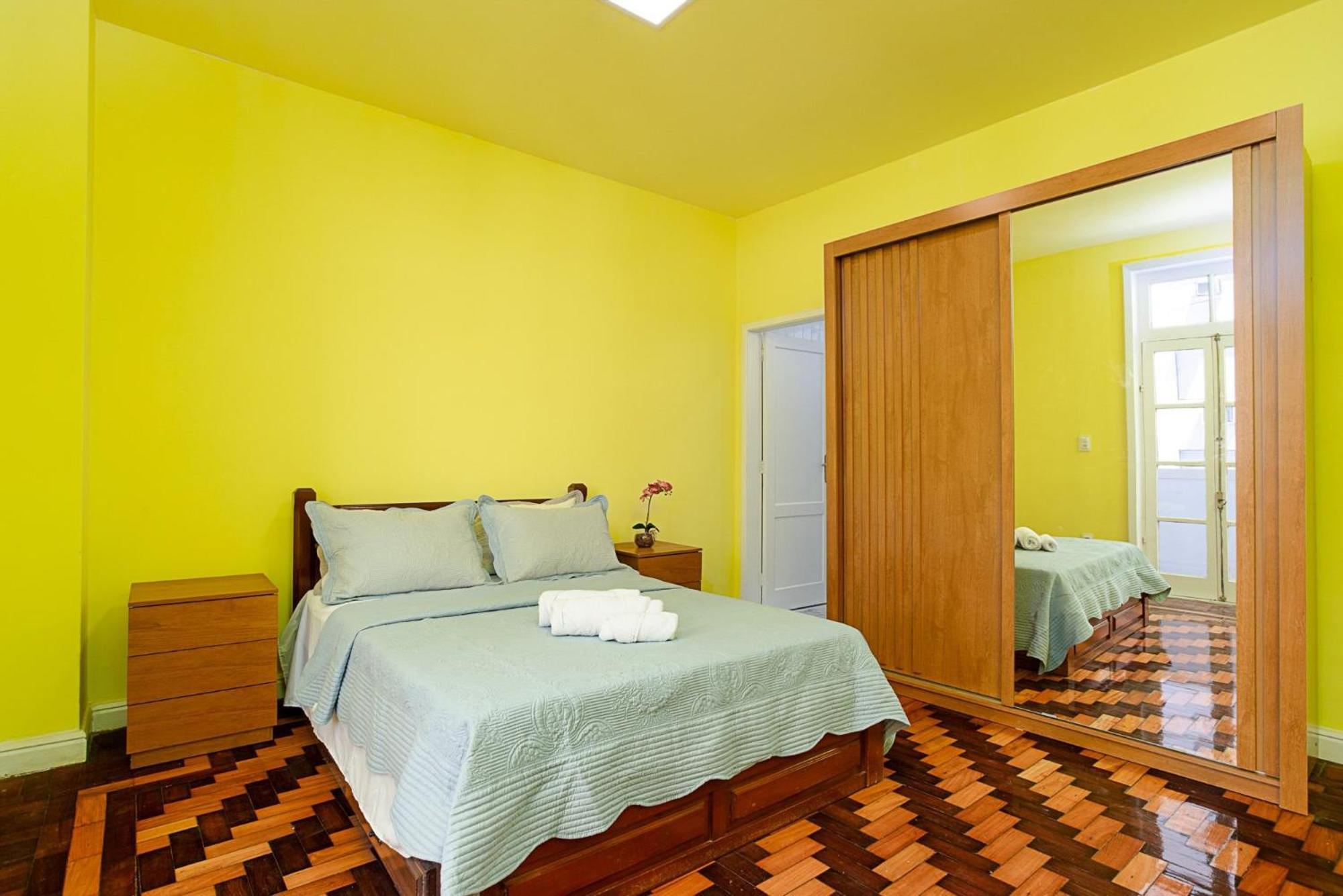 Em Copacabana Com Varanda 2 Quartos Pertinho Da