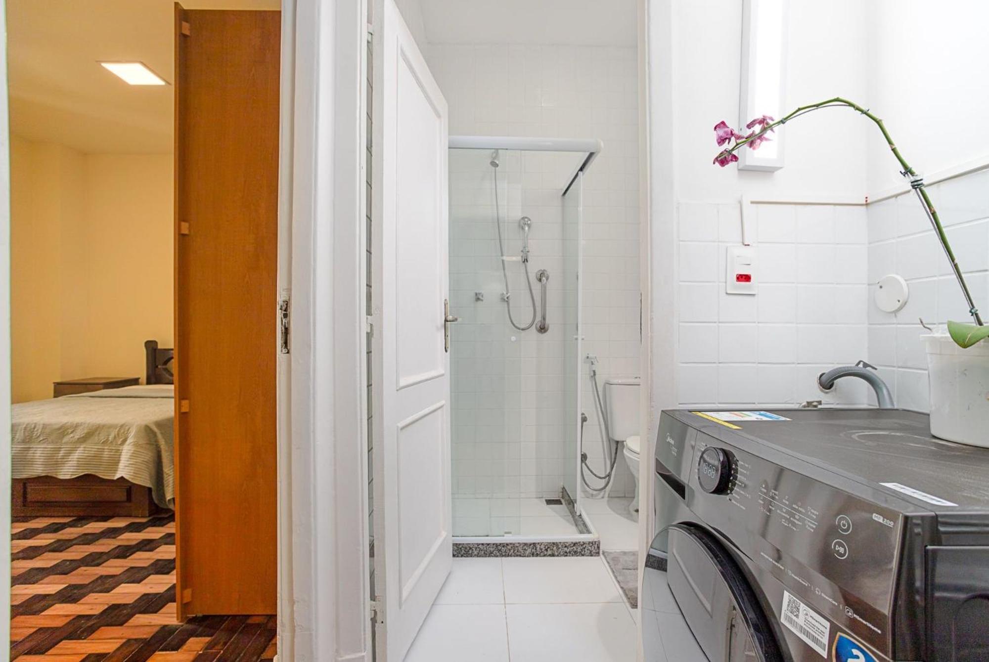 Apartamento Em Copacabana Com Varanda 2 Quartos Pertinho Da
