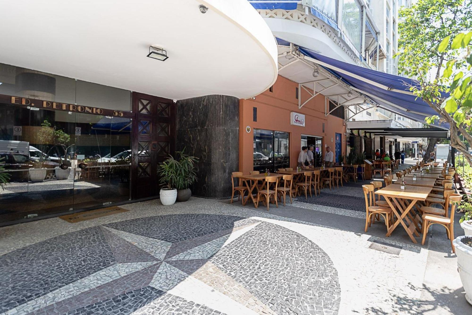 Em Copacabana Com Varanda 2 Quartos Pertinho Da Apartamento *