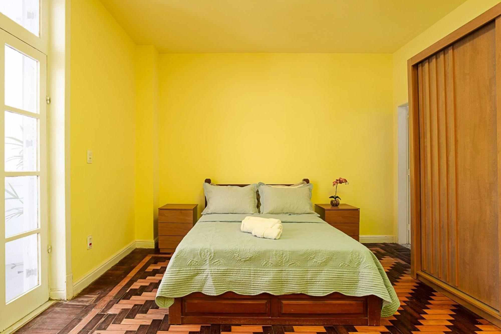Apartamento Em Copacabana Com Varanda 2 Quartos Pertinho Da Rio de Janeiro