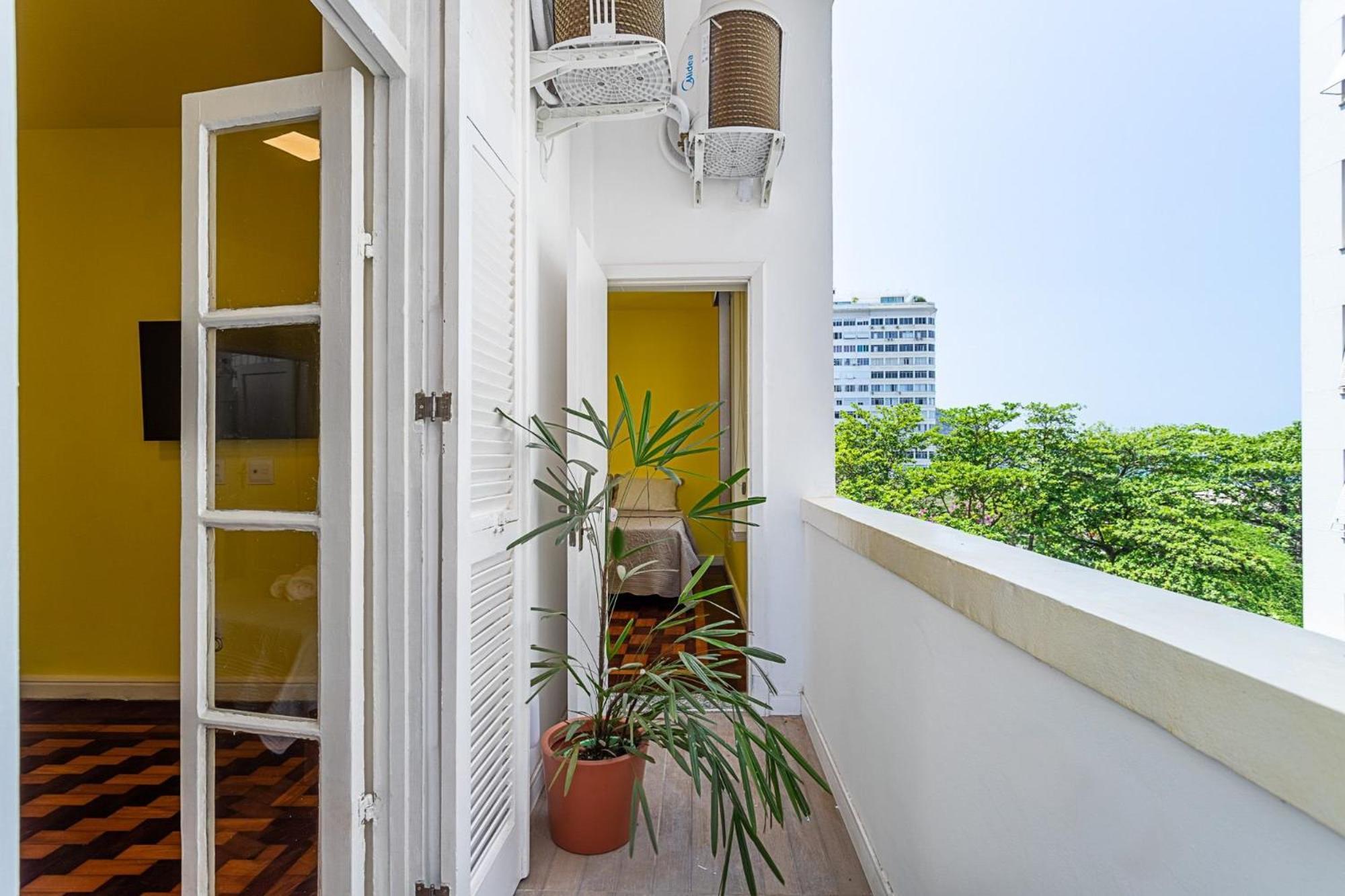 Em Copacabana Com Varanda 2 Quartos Pertinho Da *