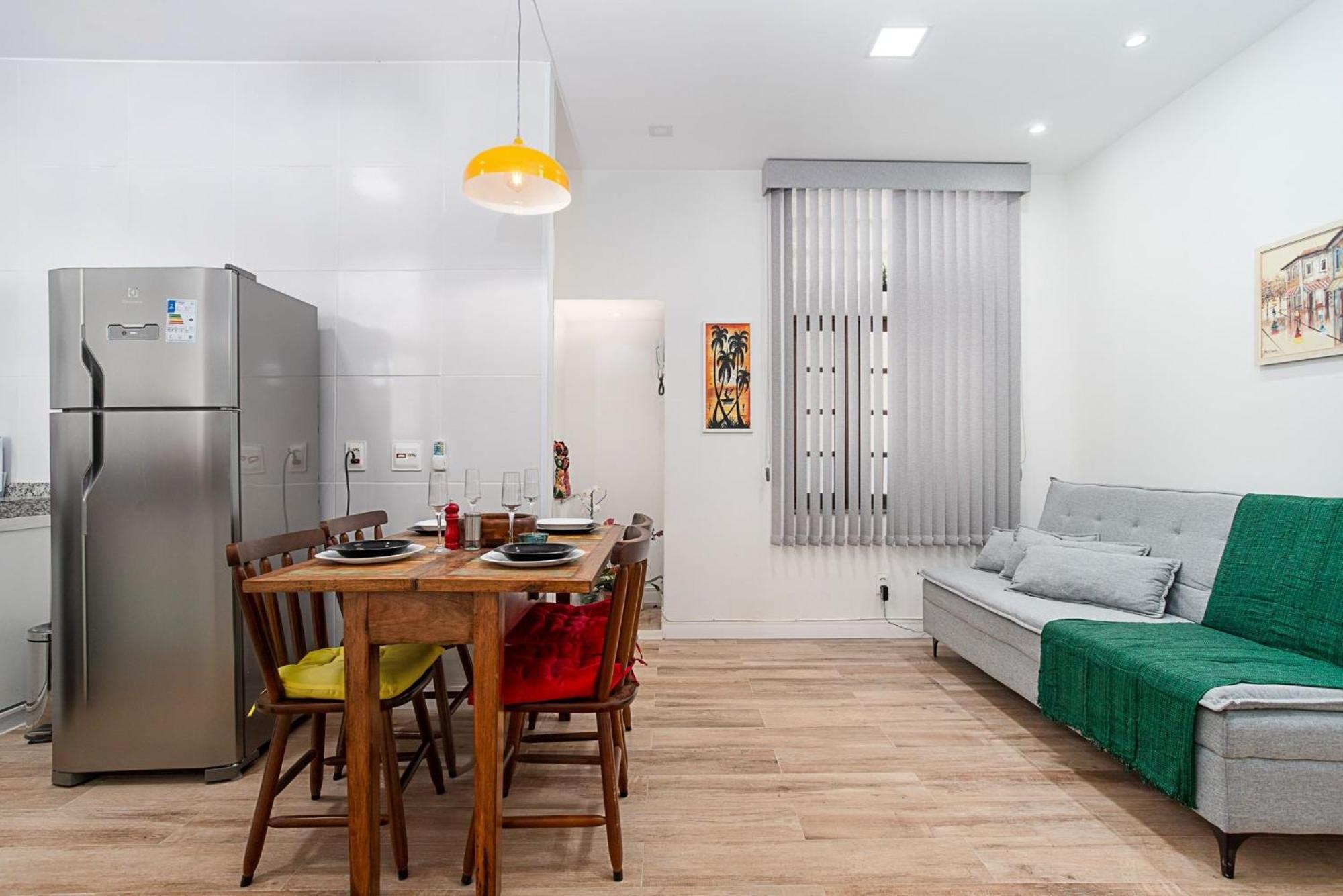 Em Copacabana Com Varanda 2 Quartos Pertinho Da